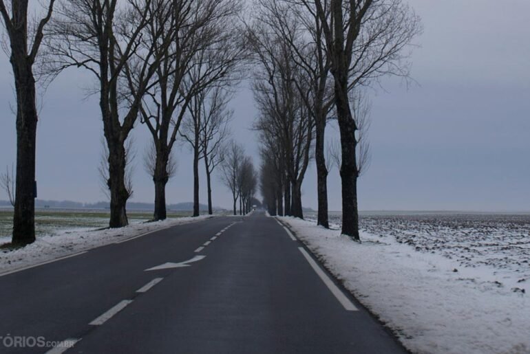 Route while driving across france in the winter