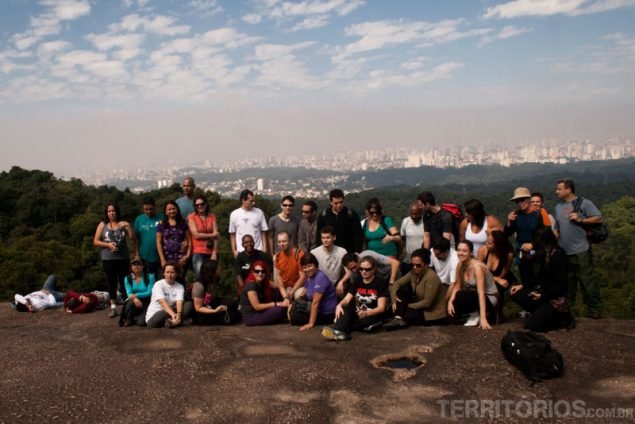 The group in Pedra Grande with the view to São Paulo – Cantareira Park