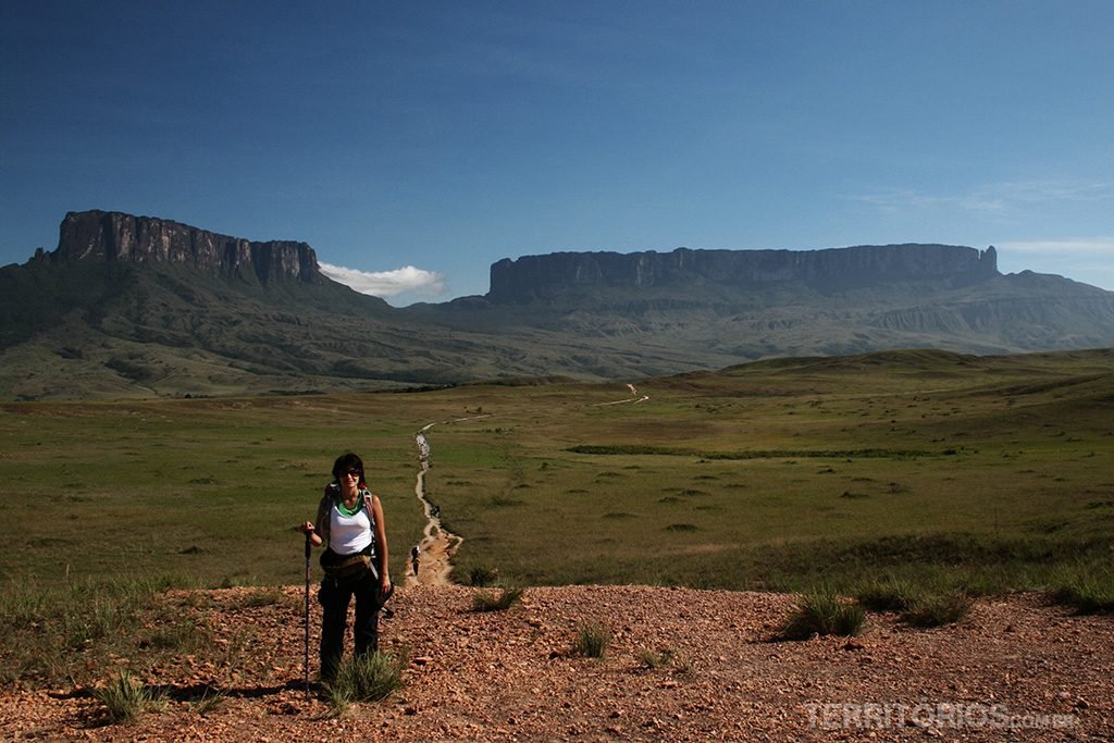 Roberta Martins in front of Mount Roraima